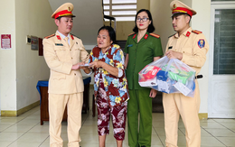 Hết tiền về xe, 3 bà cháu bị bỏ lại giữa đường