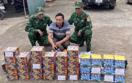 Bắt vụ vận chuyển hàng chục hộp pháo trên xe ô tô ở vùng biên Quảng Trị