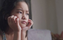 9 dấu hiệu của đứa trẻ lớn lên trong gia đình thiếu tình yêu thương: Cha mẹ đừng lơ là kẻo trẻ bị ảnh hưởng tâm lý cả đời