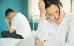 
Trước khi tôi đi nước ngoài, bạn trai muốn cưới để giữ chân