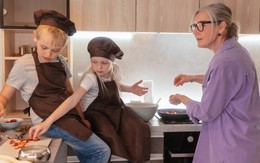 Người giúp việc bất đắc dĩ thành bà ngoại, dạy cô chủ cách chăm con