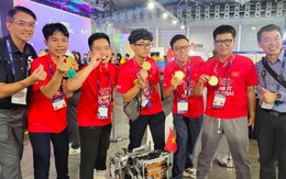 Học sinh Việt Nam vô địch giải robot lớn nhất thế giới