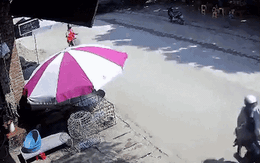 Video: Thót tim cảnh nam sinh đi xe đạp thoát khỏi 'cửa tử' dưới bánh xe bồn