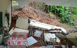 Sạt lở đất khiến một phòng học ở Quảng Nam bị sập