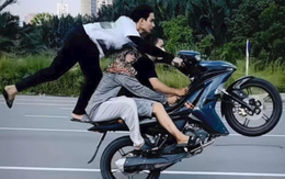 Liên tiếp phát hiện thanh thiếu niên bốc đầu xe máy, phóng bạt mạng trên đường