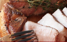 Vì sao thịt lợn nhất định phải nấu chín kỹ, không được ăn tái?
