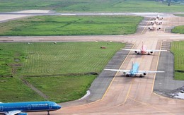 Khẩn trương sửa chữa đường băng Tân Sơn Nhất trong 4 ngày