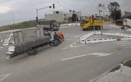 Video: Phản xạ cực nhanh, người điều khiển xe máy thoát chết trong gang tấc