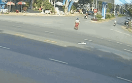 Video: Phút nóng vội khiến hai người trên xe máy nhận kết cục thương tâm