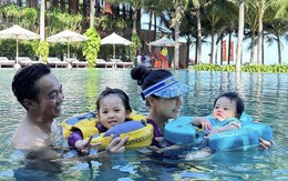 Vợ chồng Cường 'Đô la' và Đàm Thu Trang đưa các con đi bơi, lý do cậu út ngay lập tức 'chiếm sóng'