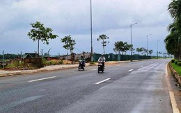 Đi xe máy bị dây điện võng xuống đường cắt ngang cổ, một phụ nữ tử vong
