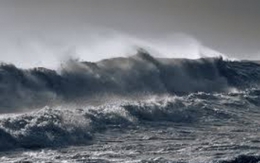 Gió Đông Bắc tăng cường gây sóng lớn ở nhiều vùng biển, miền Bắc vẫn nắng ấm