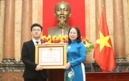 Hai học sinh được nhận Huân chương Lao động hạng Nhất