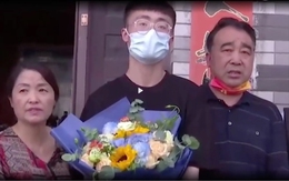 Con nhà giàu bị bắt cóc nhưng được nhà giàu hơn nhận nuôi