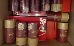 Thu giữ hàng loạt nhãn trà cao cấp nhập lậu về Việt Nam để trưng bày, bán trong showroom với giá bạc triệu