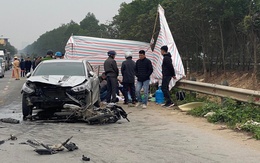 Ô tô tông liên tiếp 2 xe máy ở Hà Nội, một người chết