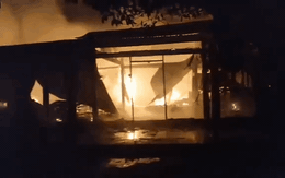 Nhiều nhà dân tại Quảng Nam cháy dữ dội trong đêm