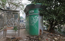 Kinh hãi nhà vệ sinh công cộng tại Thủ đô Hà Nội