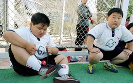 Cậu bé 9 tuổi ăn mãi không cao, bác sĩ chỉ ra nguyên nhân: Dùng thứ này chẳng trách hệ tiêu hóa bị hỏng