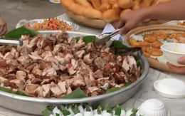 "Độc lạ" miền Tây: Đám giỗ phiên bản buffet với toàn món ăn xịn khiến ai nấy đều trầm trồ