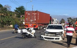 Tai nạn giao thông giữa ô tô và xe máy trên QL9, 2 người thương vong