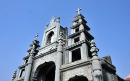Chiêm ngưỡng ngôi nhà thờ được làm hoàn toàn bằng đá ở Ninh Bình