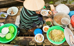 Khách Tây mê mẩn đồ ăn Việt Nam: "Ẩm thực ở đây ngon nhất châu Á"