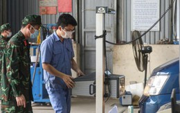 Kiểm định viên quân sự sẵn sàng tăng ca, làm thêm giờ cùng đăng kiểm viên