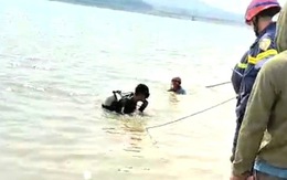 Theo cha mẹ đi vớt hến, 2 em nhỏ bị chết đuối thương tâm