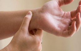 Khớp cổ tay có tiếng kêu lục cục, lạo xạo kèm theo đau nhức… thận trọng với thoái hóa khớp