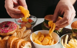 7 thói quen ăn uống vừa gây viêm, vừa khiến già nhanh