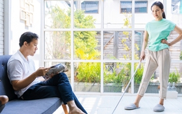 Thấy vợ bị đứt tay, chồng thản nhiên buông một câu đắng chát