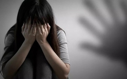 Trẻ có suy nghĩ tự tử, làm hại bản thân, chuyên gia khuyến cáo những việc cha mẹ cần làm ngay