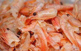 Đốt vỏ tôm uống chữa dị ứng, cô gái rơi vào nguy kịch