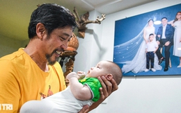 NSƯT Hồ Phong tuổi 52: Gã đểu trên phim, "ông bố bỉm sữa" ngoài đời