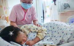 Bị tẩy chay trên mạng, bé gái học giỏi có hành động khiến bố phải khóc ngất, cha mẹ đừng xem thường 'những chuyện trẻ con'