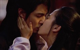 3 tài tử liên quan đến Song Hye Kyo đều bắt đầu sự nghiệp từ một bộ phim 18+