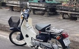 Honda Cub 82 dùng 34 năm vẫn có giá đắt 62 triệu nhờ biển số 'tứ quý'