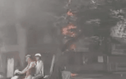 Video: Khống chế đám cháy lớn tại quán cà phê trên phố Hàng Cót, Hà Nội