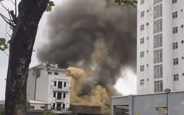 Video: Cháy kho chứa hàng ở Đền Lừ, khói lửa bốc lên ngùn ngụt