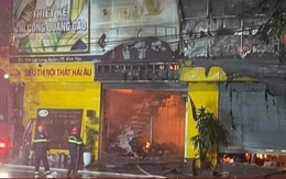 Cháy chợ ở Vĩnh Phúc, hơn 10 ki ốt và 2 ô tô bị thiêu rụi
