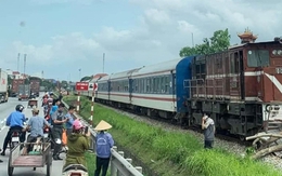 Hải Phòng: Tàu hoả va chạm xe ba bánh tự chế, hai người thương vong