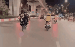 Video: Hai thanh niên bốc đầu xe máy trước mặt CSGT khiến nhiều người ngán ngẩm