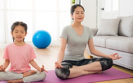 5 tư thế yoga giúp trẻ năng động, rời xa màn hình điện thoại trong kỳ nghỉ hè