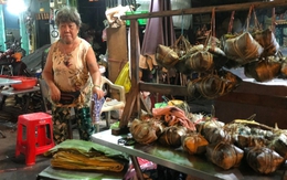 Lò bánh luôn "đỏ lửa" của cụ bà 62 tuổi, mỗi ngày bán 300 cái