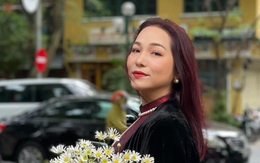 Thức dậy thấy dây thanh đới không còn rung, ca sĩ Hoàng Lê Vi hoảng sợ vì không nói được