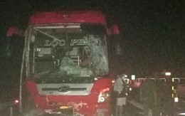 Xe khách tông ô tô 16 chỗ trên cao tốc Vĩnh Hảo, 8 người bị thương