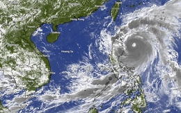 Tin bão mới nhất, bão Doksuri đạt sức mạnh tiệm cận của một siêu bão, sắp tiến vào biển Đông