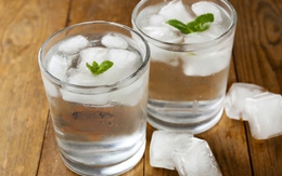 Ai không nên uống nước lạnh trong ngày nắng nóng?