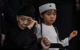 Vợ nhạc sĩ Tôn Thất Lập bật khóc trước phút chia ly từ biệt chồng